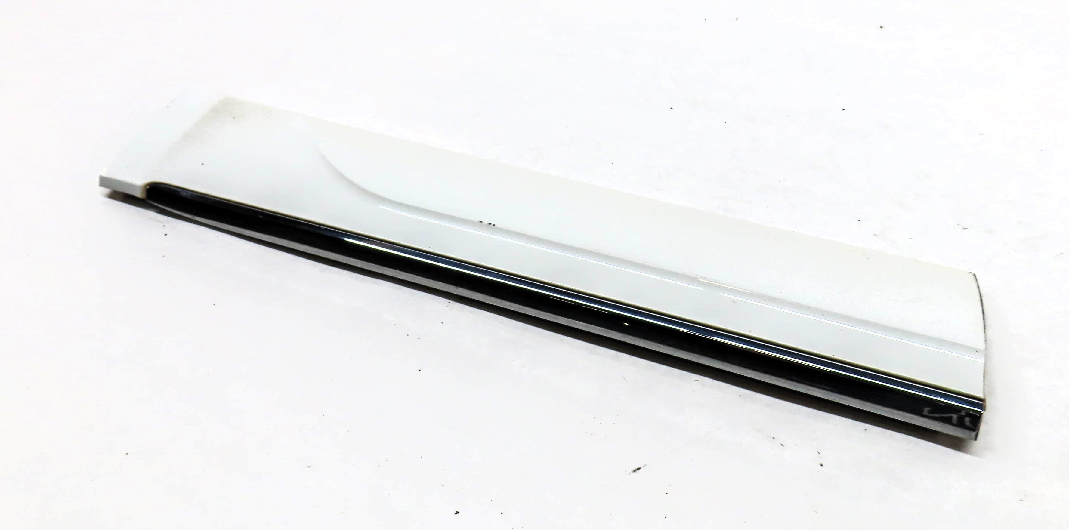 2014 AUDI Q5 (B8 8R) REAR LEFT EXTERIOR LOWER DOOR TRIM MOULDING (White) — exact item pictured